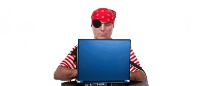 Imagen de estereotipo de lo que es un pirata informático.  Esto nos ha venido inculcado por las películas que solemos ver de este tema.