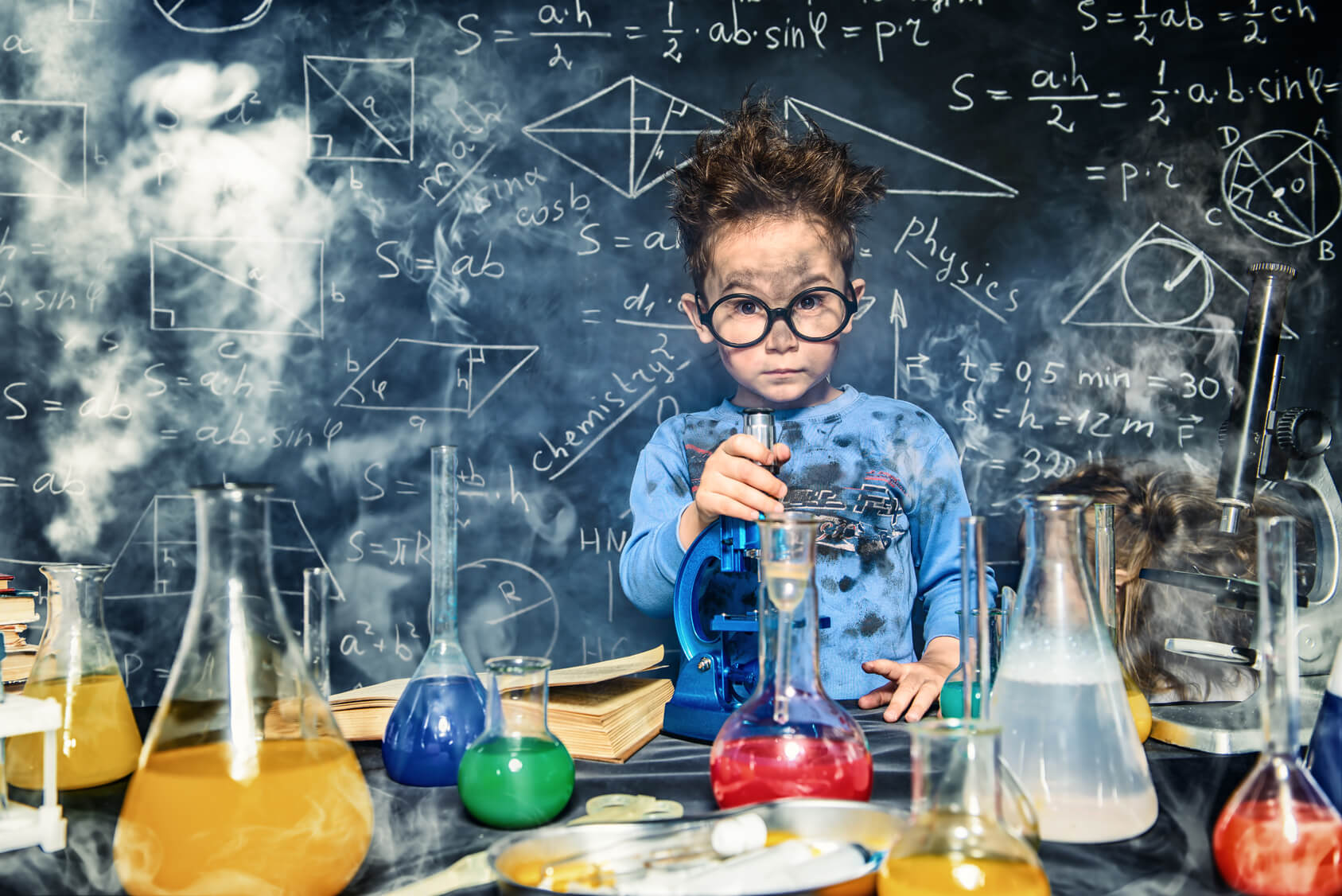 Уроки про химию. Химия для детей. Химия в школе. Химия для детей школьного возраста. Урок химии в школе.